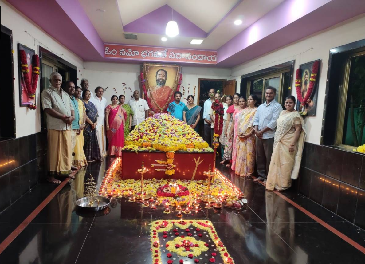 Devotees gathered for pooja at the Guru Adhistanam